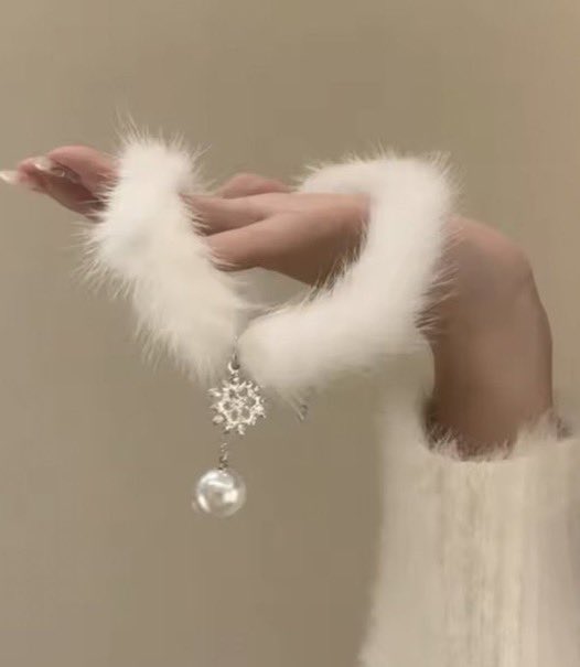 aesttics's tweet image. Pearly plush choker