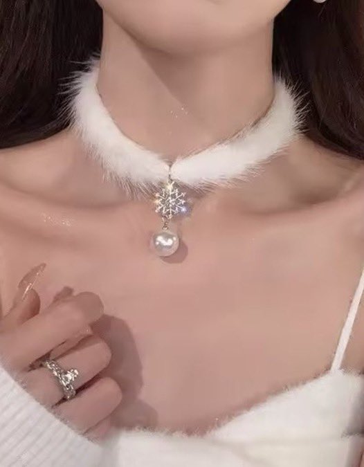 aesttics's tweet image. Pearly plush choker