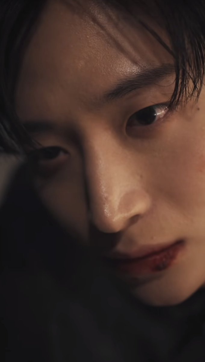 요새 정말 살맛난다 영상매체를 통해 이렇게 행복을 느끼는게 얼마만인지 모르겠어 아...... 표정 잘쓰는거 진짜 발린다