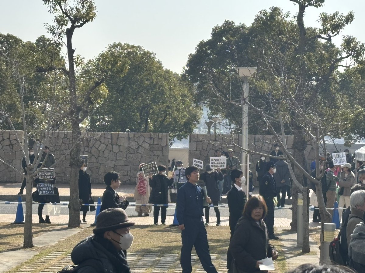 jpnchee's tweet photo. 阪神大震災の追悼式典まで妨害する弱者左翼

#阪神大震災
#追悼式典
#ひょうご安全の日のつどい https://t.co/moIc7MwBUL