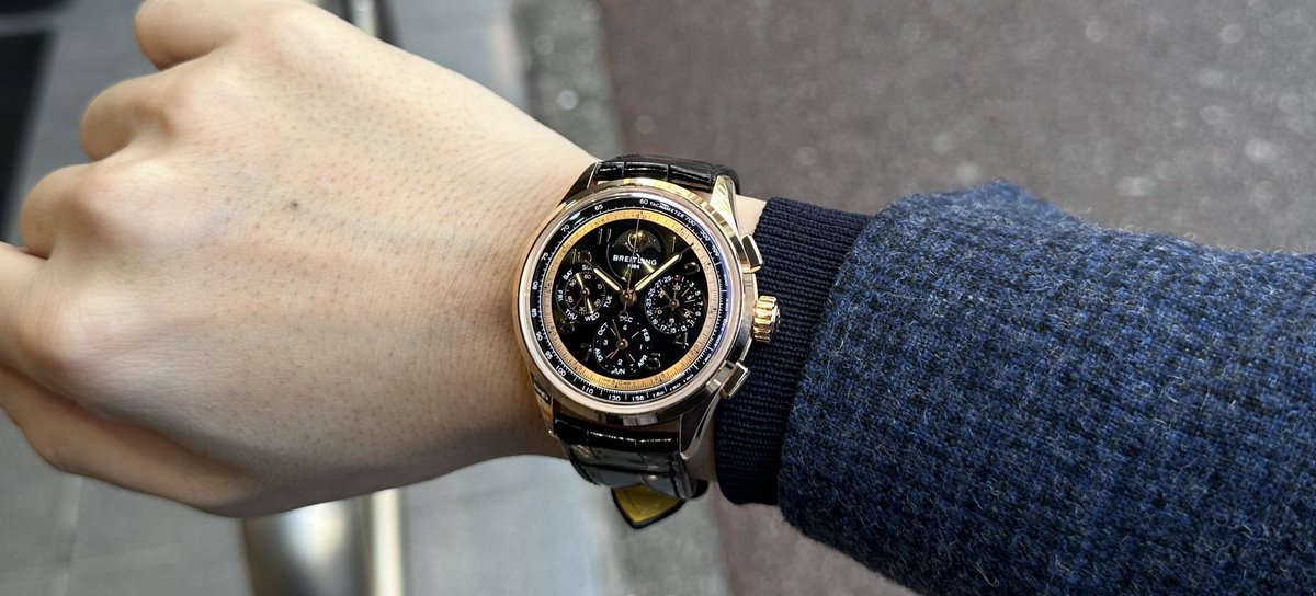 riberowatch's tweet image. ブライトリングさん、140周年だからって本気を出しすぎです。

新作「プレミエ B19 ダトラ 42」がもはやオーバースペックの塊。
・永久カレンダー（2100年まで調整不要。孫の代まで丸投げOK）
・ムーンフェイズ（月齢がわかる。狼男も安心）
・クロノグラフ（ブライトリングの魂）