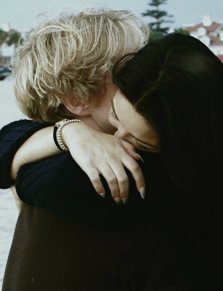 infiernarme's tweet image. Hasley

             Mary

                        Fey fey

                               Mi amor,

Feliz cumpleaños.