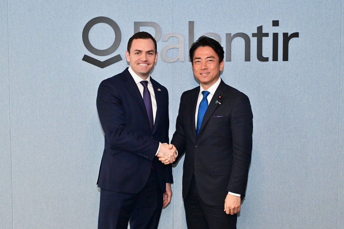 1月16日（現地時間）、小泉防衛大臣は、ワシントンD.C.において、AIやデータ分析のソフトウェア開発企業であるパランティア社を訪問し、同社や主要事業の概要説明を受けるとともに、安全保障分野におけるAIの活用状況などについて率直な意見交換を行いました🇯🇵🤝🇺🇸
#日米同盟