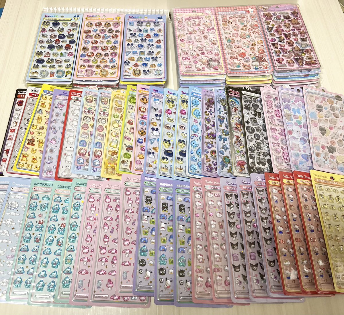 くー🍻◝✩
栃木のお友達に以前オススメしてもらったレンコンを刻んで入れたら美味しすぎた〜🥟🤍⸒⸒

ちなぴの強い要望によりシール帳作りました🐰💗🌙
仕入れはゆうにゃ屋さん🙌🏻🎀笑

子どもたちに交換してもらったページがかわいすぎませんか🥹𖤐⸒⸒