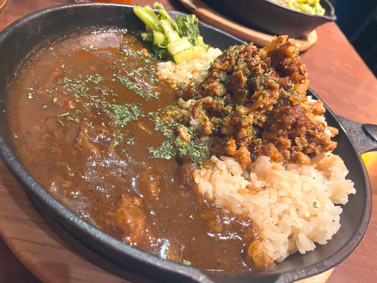 inusandesu__'s tweet image. 秋葉原のロマンキッチン。
とにかくぜひ！行って！！
特にセミドライのトマトをバーナーで炙ったものはトッピングはおすすめよ🍅💃

先日のスイーツは【トンカ豆のチーズケーキ】最高でしょ？BGMはケルト音楽。メニューもわくわく。また行きたいー
instagram.com/reo07.30?igsh