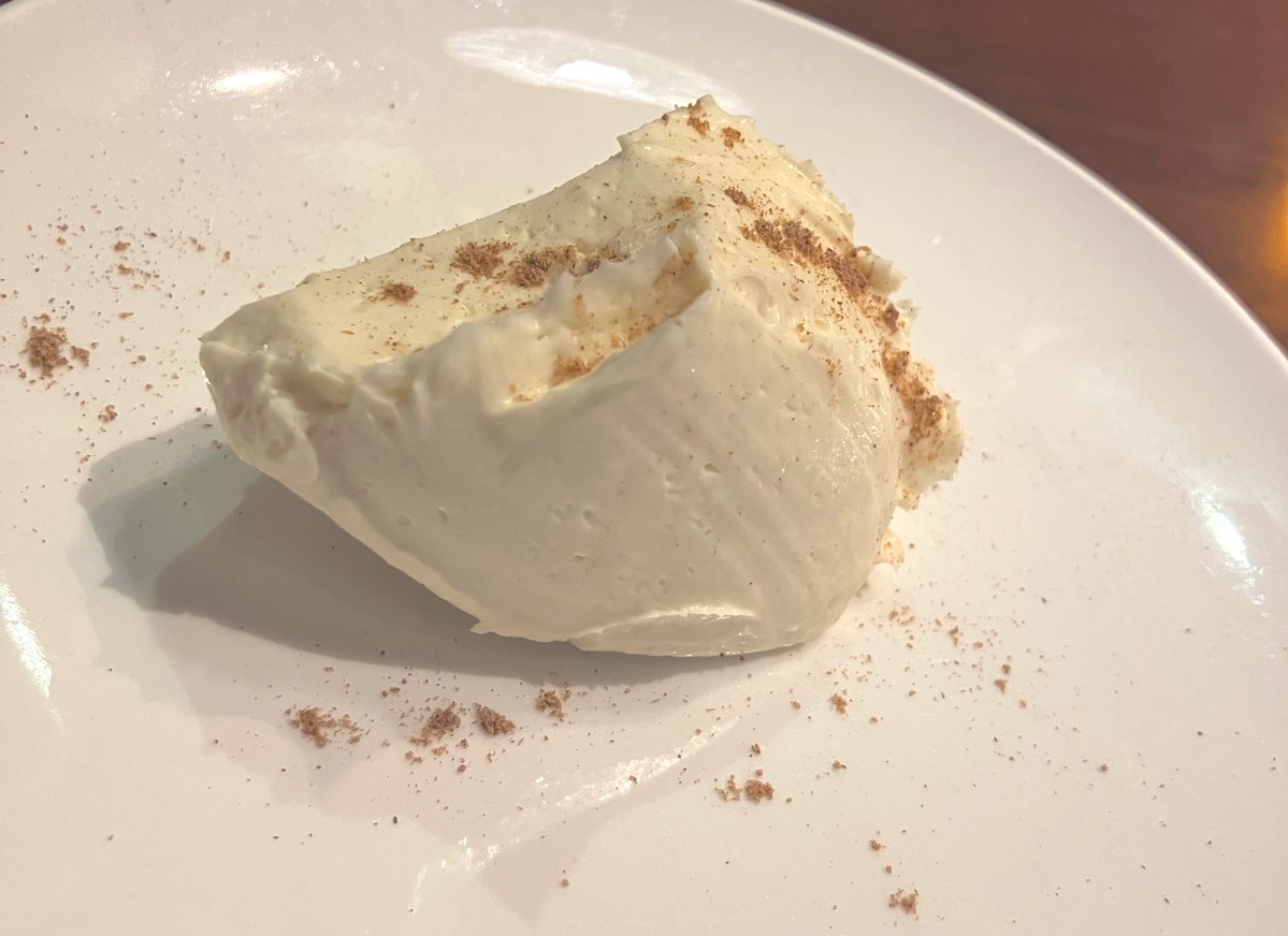 inusandesu__'s tweet image. 秋葉原のロマンキッチン。
とにかくぜひ！行って！！
特にセミドライのトマトをバーナーで炙ったものはトッピングはおすすめよ🍅💃

先日のスイーツは【トンカ豆のチーズケーキ】最高でしょ？BGMはケルト音楽。メニューもわくわく。また行きたいー
instagram.com/reo07.30?igsh