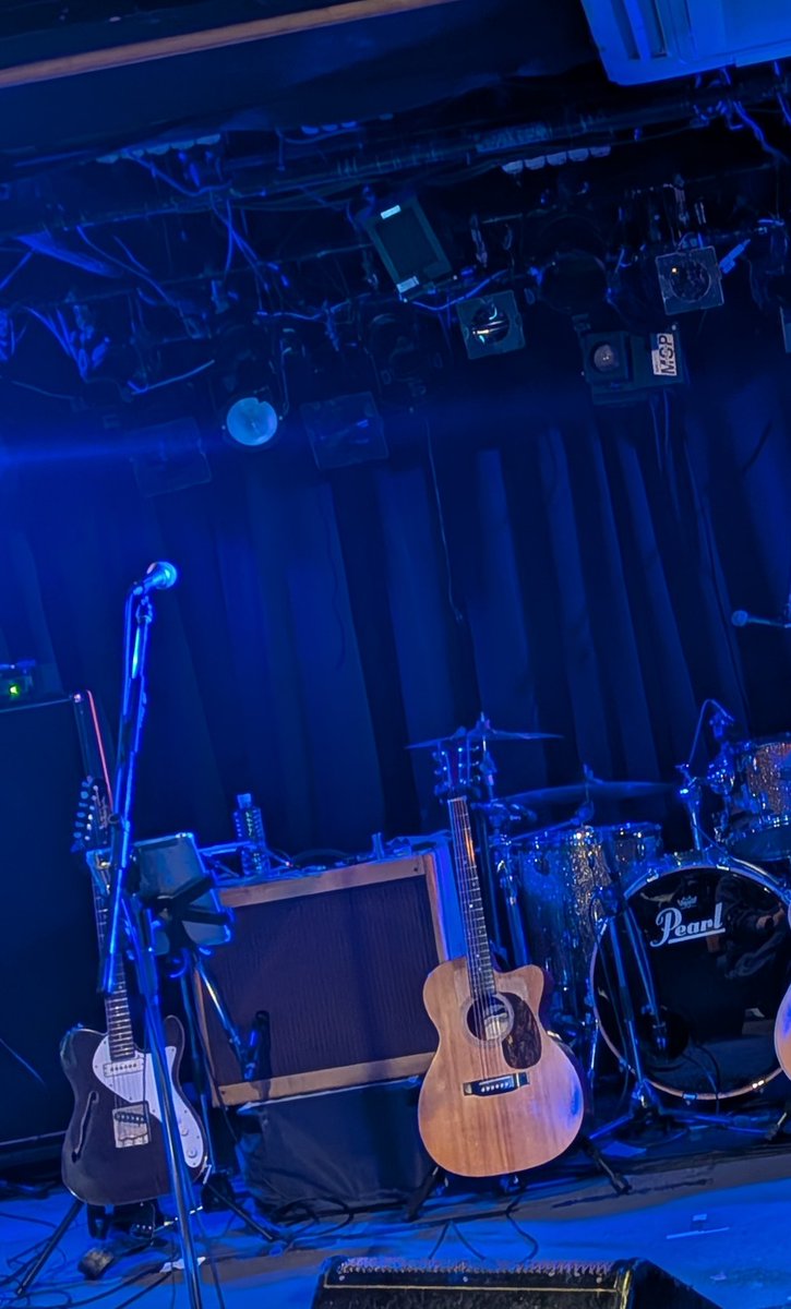 2026年初ライブは新横浜LiTでの、和さんとBeadroadsさんの2マンライブでした。
夜のパレードのバンドの疾走感は凄く心地良かったなぁ。
良いライブ、楽しい時間でした。

#和izumi
#橘いずみ
#ビードローズ