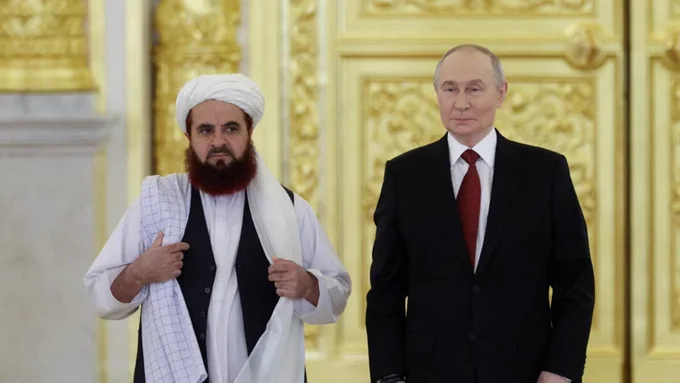 سفیر طالبان اعتمادنامه خود را به ولادیمیر پوتین رئیس جمهور روسیه سپرد