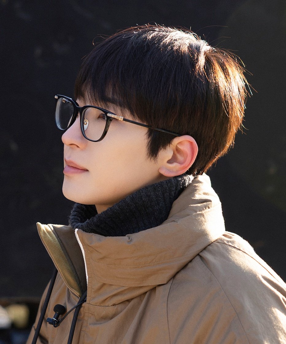 wonwooseol's tweet image. Serious case of pretty face