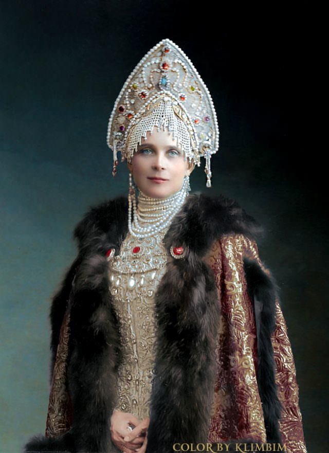 ExplorerMoment's tweet image. Spectacular Colorized Photos of Romanovs’ Final Ball Taken in 1903, St. Petersburg, Russia👑