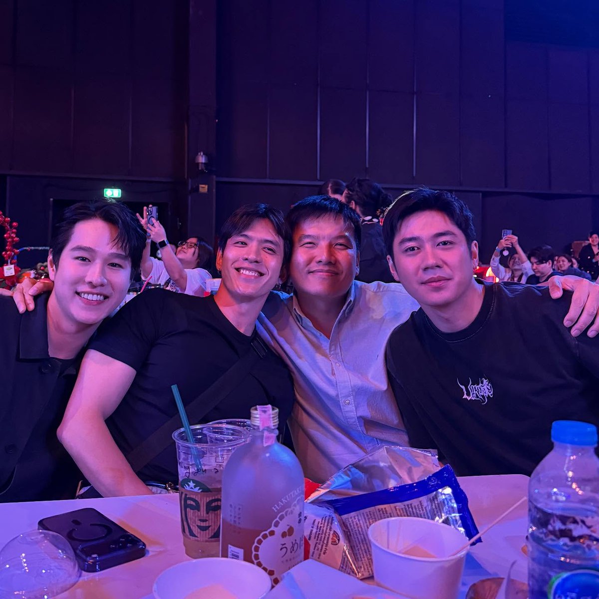 alwaysxjf's tweet image. โมเมนต์เมื่อคืนว่าฉ่ำแล้ว แต่ตื่นมาเจอสิ่งนี้เพิ่มอีก ไม่ได้ห่างกันไกลจริงๆ ㅠㅡㅠ

( #แจมฟิล์ม ; #JamFilm )