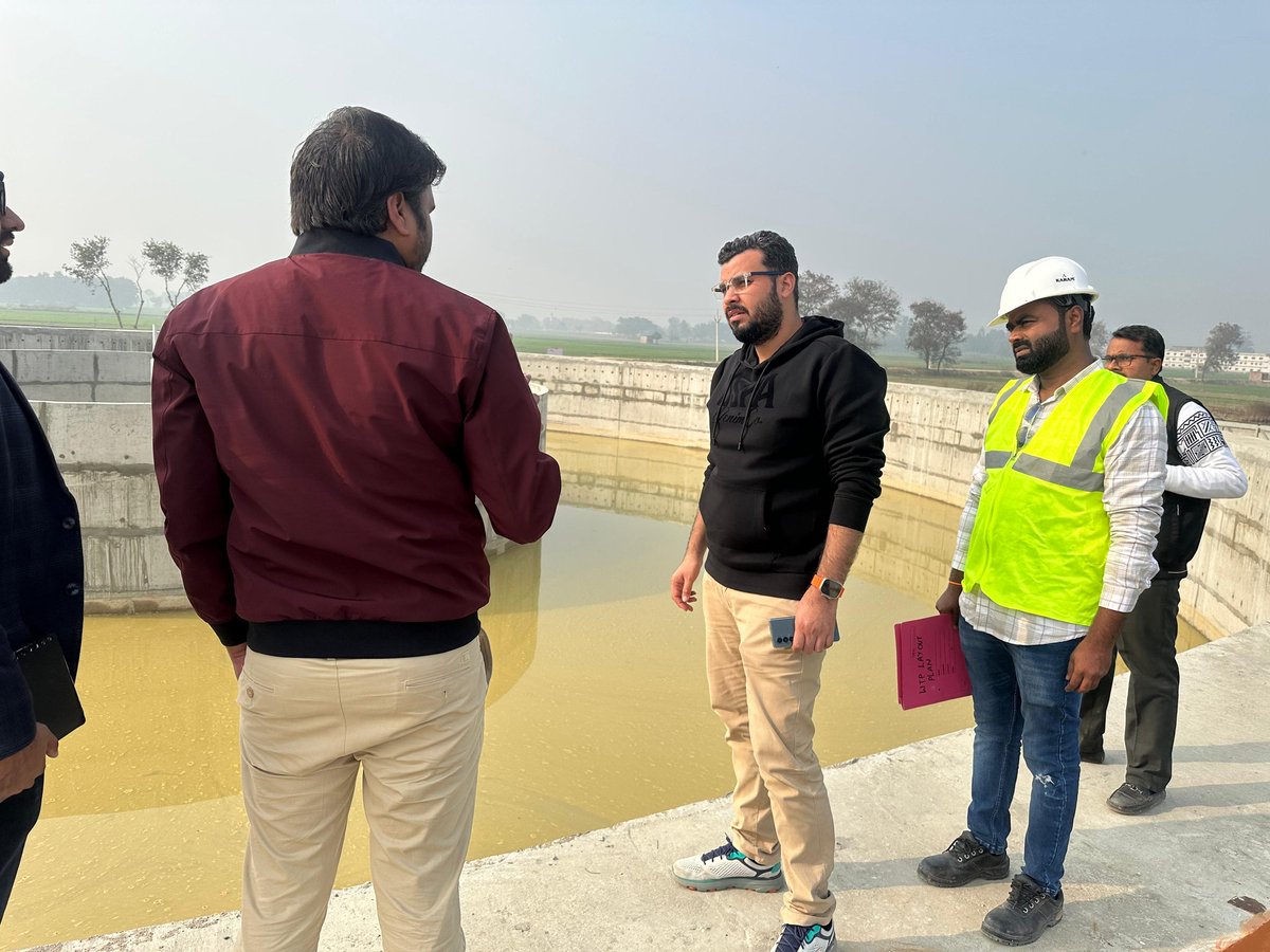 जल निगम (ग्रामीण) के मनियर स्थित निर्माणाधीन वॉटर ट्रीटमेंट प्लांट का निरीक्षण। उक्त प्लांट के द्वारा जनपद के पांच विकास खंड में स्वच्छ जल आपूर्ति करवाई जाएगी।