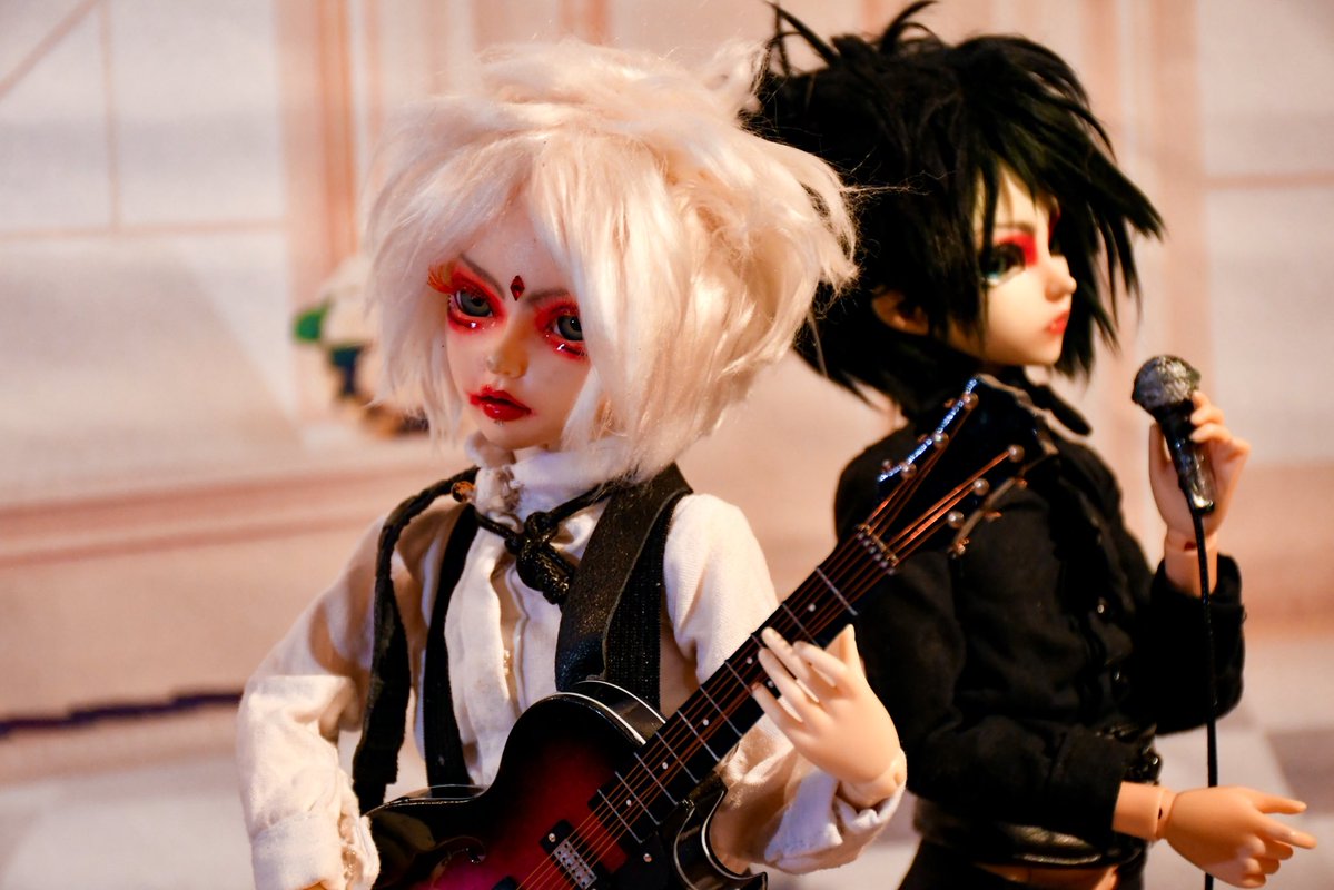 Waru_Chibi's tweet image. クリスマスに貰った新しいギターはReiki人形の物になった。めっちゃ似合うね
人形写真を投稿するのは久しぶりです。楽しんでシェアしてね！
The new guitar I got for Christmasis now Reiki-Ningyo's. It suits him so well
It's been a while since I posted doll photos. enjoy &amp;amp; share
#kizureiki