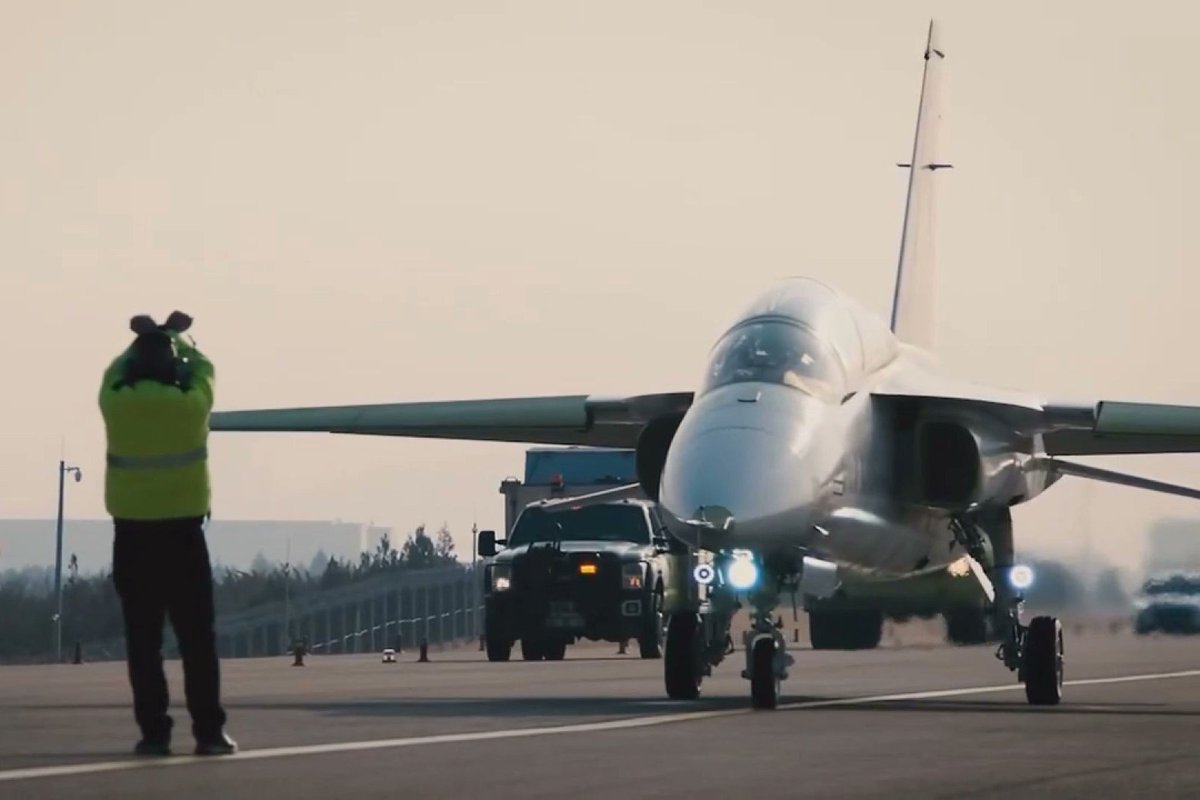 TurkishCentury's tweet image. ✈️ Cockpits of some Turkish-made aircraft: #T129 ATAK helicopter, #Hürkuş turboprop trainer/combat plane &amp;amp; #Hürjet advanced jet trainer/light fighter. 🇹🇷