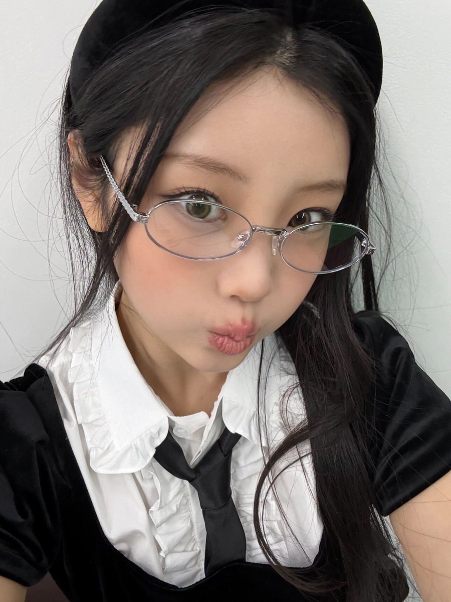 theillitnews_'s tweet image. #WONHEE from her recent Weverse update 🥺💗

"GLLIT~ We won first place on Music Core with “NOT CUTE ANYMORE” 😆💕 I never even dreamed that we would get first place like this, but it must be because GLLIT is always by our side supporting us, right…?!
Thank you so, so much to…