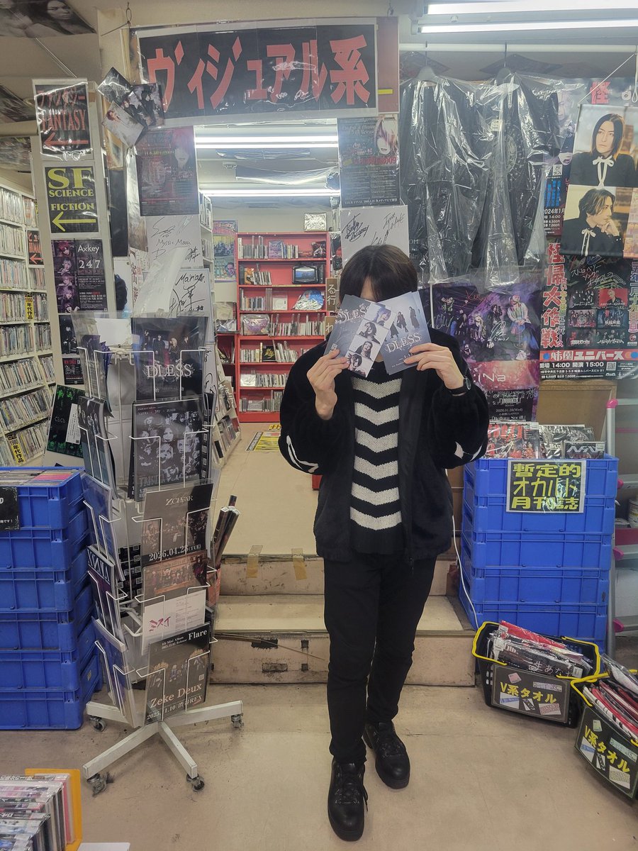 puresoundame's tweet image. DLESSの-KouKi-様が新年一発目のフライヤーをご持参下さいました👗
明日は池袋なのにお忙しい中ありがとうございます。

頂戴しましたフライヤーはもちろん最上段のええとこに入れさせてもらいますんで是非お手に取って下さい。
DLESSの皆様にとって更なる飛躍の一年となりますことを願っております。