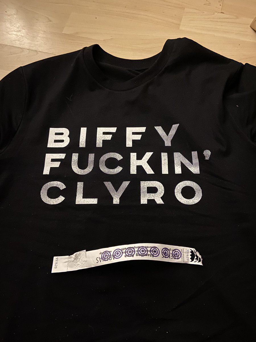 AlexChambers666's tweet photo. @BiffyClyro that was STUNNING! 5th time for me and still absolutely smashing it. Big shout out to @UtilitaArenaBHM, excellent organisation on arrival and leaving. Well done all involved. #Monthebiff #wearebiffyfuckingclyro #biffyclyro #biffyfuckingclyro #gigs https://t.co/wAbqEdC793