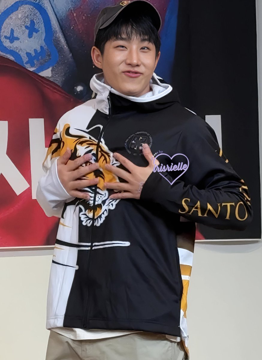 Meet my Thomasian schoolmate, Park Jinwoo! Go USTe!~ 💛🐯

#JINJIN #ASTRO #AROHA