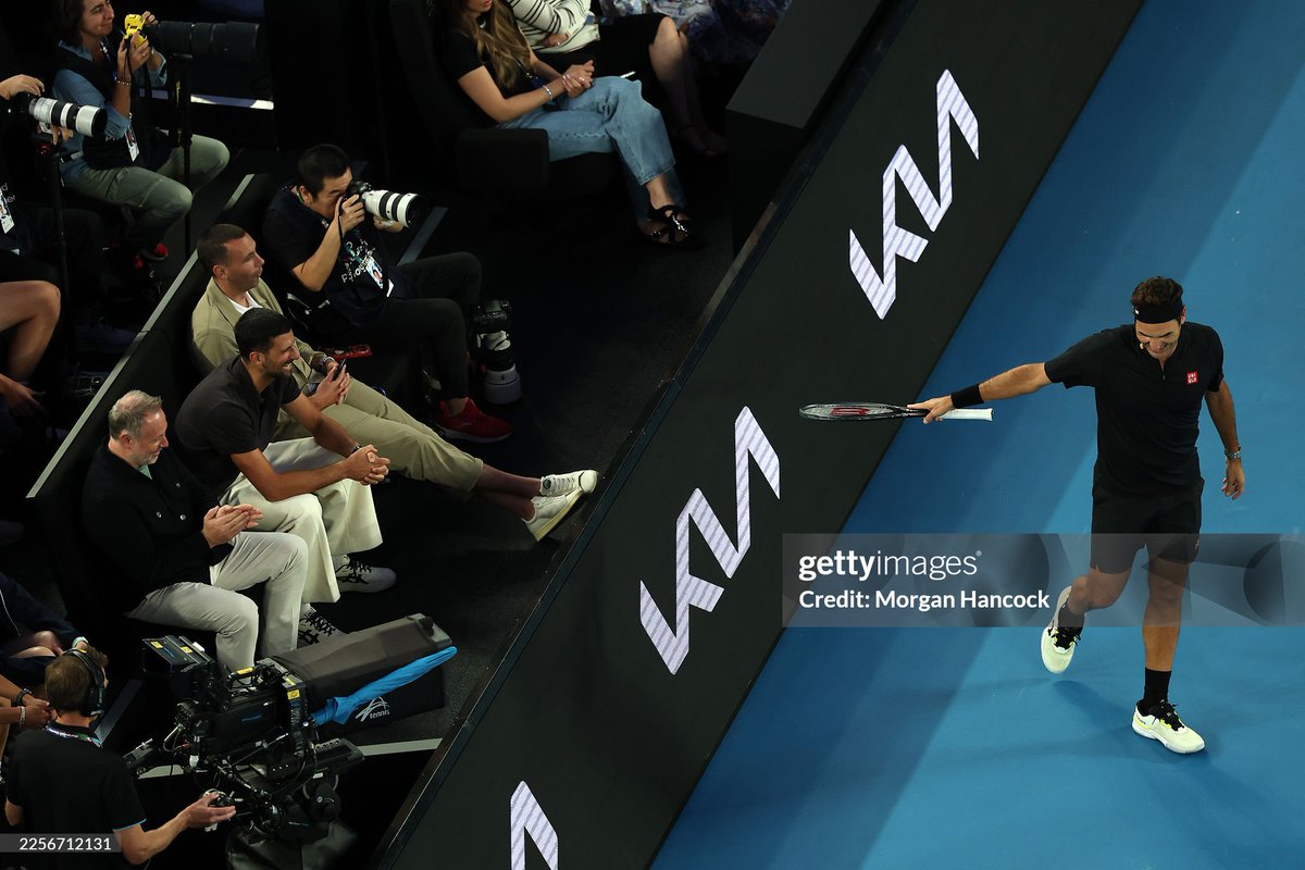 NovakFanClub's tweet image. Iconic moment!

Novak Djokovic and Roger Federer hug each other during the @AustralianOpen Open Ceremony

#legends #AusOpen