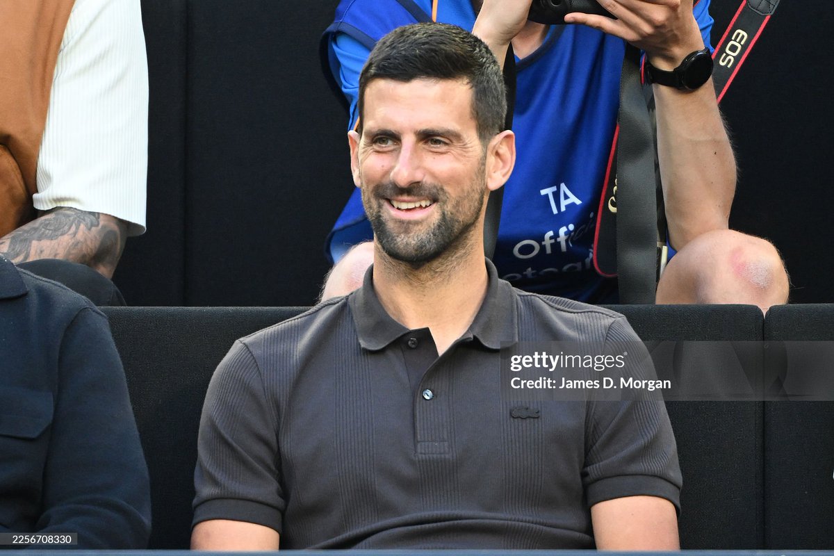 NovakFanClub's tweet image. Iconic moment!

Novak Djokovic and Roger Federer hug each other during the @AustralianOpen Open Ceremony

#legends #AusOpen