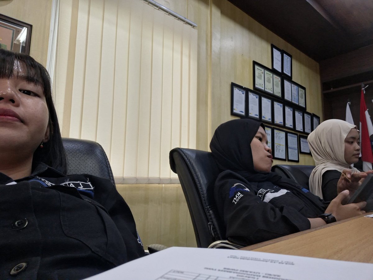 httpslalak's tweet image. day 6 masih dengan pekerjaan yang sama TPI GA LEMBURRRR😋