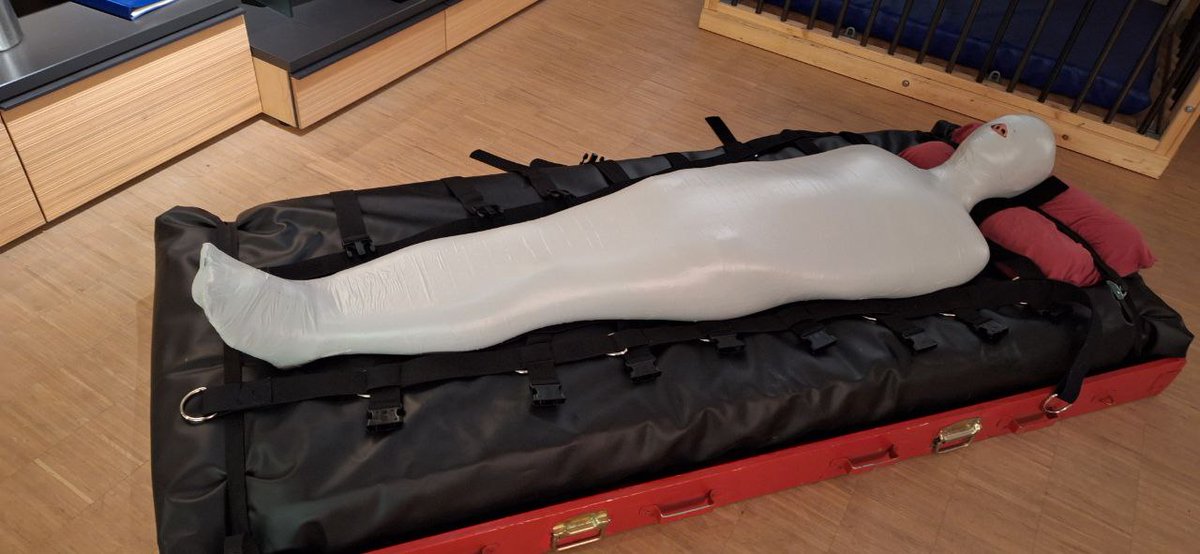 kinscle's tweet photo. Getting nicely wrapped by @yohan555 https://t.co/LG5LmgLxwc