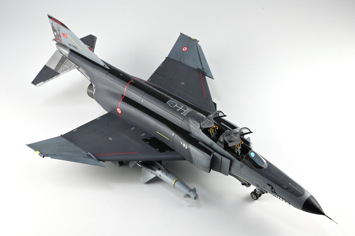wingback_t's tweet photo. ファインモールド1/72F-4E後期型を小改造したトルコ空軍近代化改修仕様F-4E/2020”Terminator”、完成しました。F-4E/2020はIAIが工事を実施した仕様で、主にF-16に準じたアヴィニオクスに変更。小改造といっても、背中にオリジナルのアンテナ追加、ReskitのAGM-142を加えた程度です。 https://t.co/MosF1xCZ3W