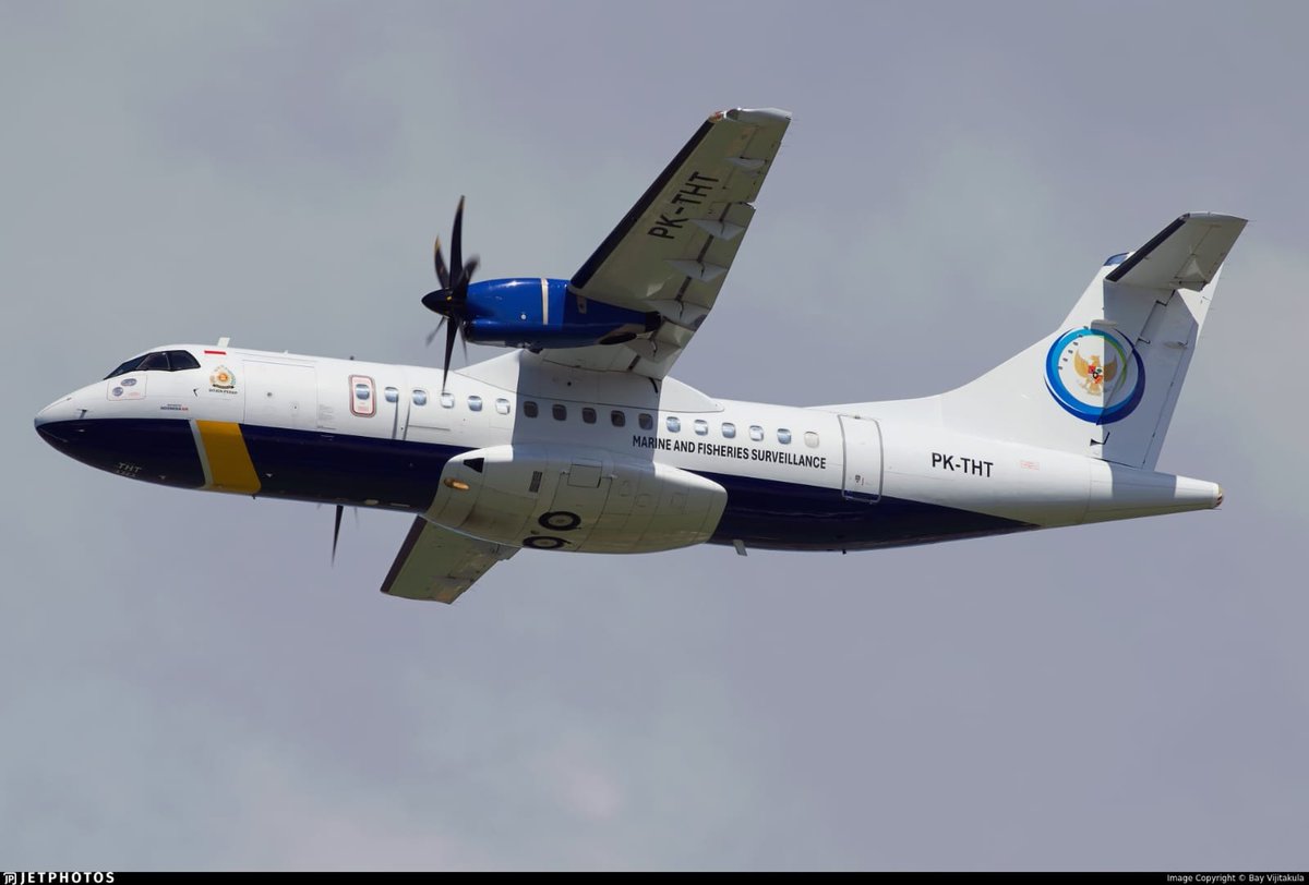 Turbinetraveler's tweet image. 🚨 ATR 42 REPORTED MISSING IN INDONESIA 🇮🇩

An ATR 42-500 (PK-THT) belonging to the Indonesian Ministry of Marine Affairs &amp;amp; Fisheries is reported missing in South Sulawesi.

• Last signal received at 04:20 UTC, ~20 km NE of Makassar Airport
• Aircraft was flying low over the…
