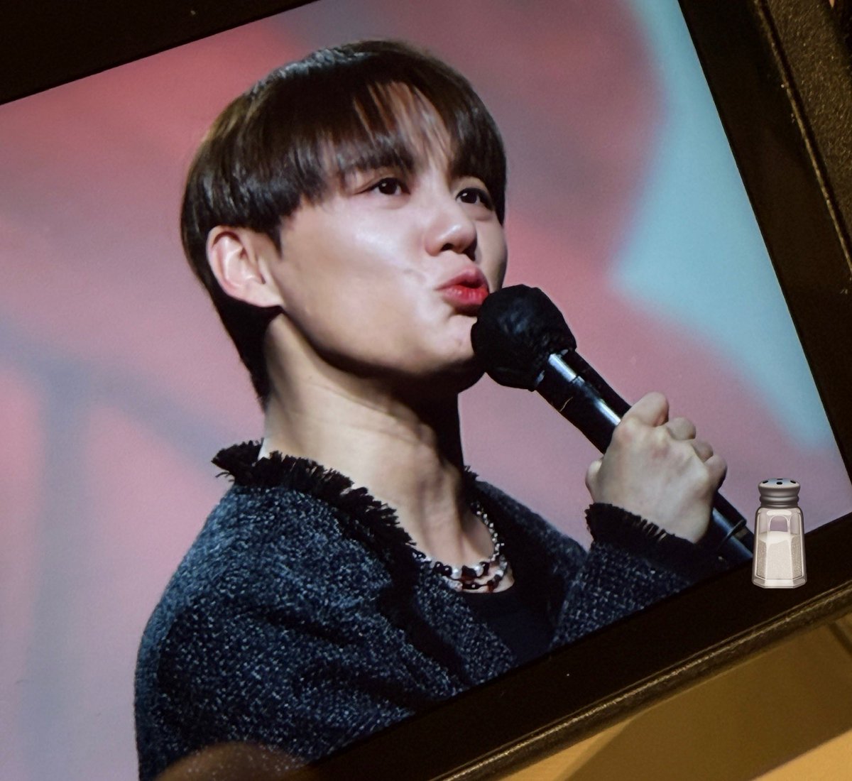 si_xia_de's tweet image. 260117 무슨 일이 일어나고 있나요?👀

#김준수 #XIA #시아준수