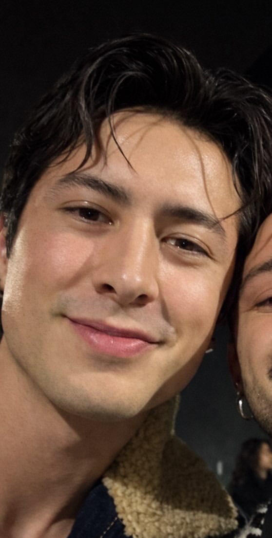 forhudsonwllms's tweet image. I’M BLUSHING