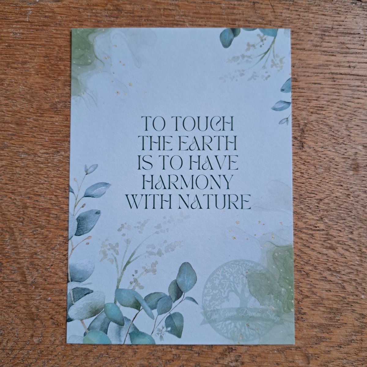 Er zat een mooi kaartje bij mijn pakketje.

Ik las het alleen verkeerd.

To touch the farth...

Huh? 

...

Aha. Earth. 🧐

Okay. Binnenkort maar even naar de opticien. 😅