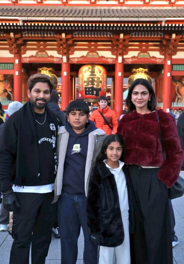 Allu family in Japan ❤️

#プシュパ君臨 #PushpaKunrin