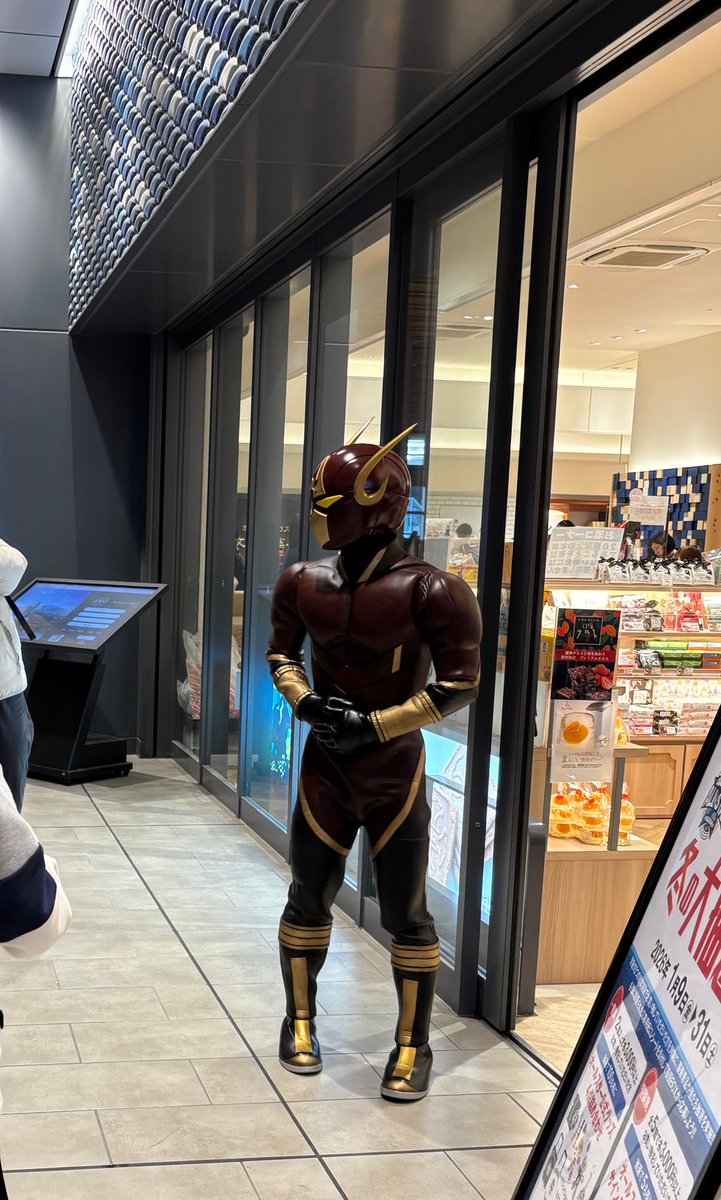 ←パレード参加中のアルファマン
と
パレード中にお土産買いに行こうとしていたアルファマン→
えっと・・・分裂？
#Bリーグオールスター 
#越谷アルファーズ
#アルファマン