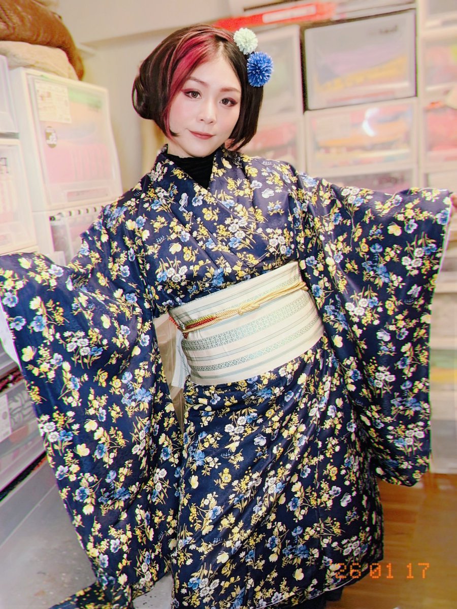 sing_draw_chie's tweet image. 土曜日荒木町。頭皮の休息で日本髪はお休み。
昨日は、ずっと会いたかった人に会えたり、絶妙なタイミングで再会した人がいたり、大切な人と大切なお店をつなげられたり、縁の日でした。今宵も、荒木町でお待ちしてます。
#荒木町 #縁 #荒木ちえ #お待ちしてます #頭皮ケア