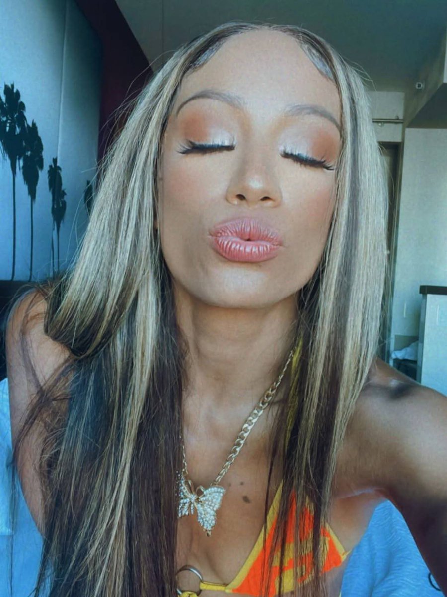 The checks still clear. ⊛ NOT @MercedesVarnado. tweet media