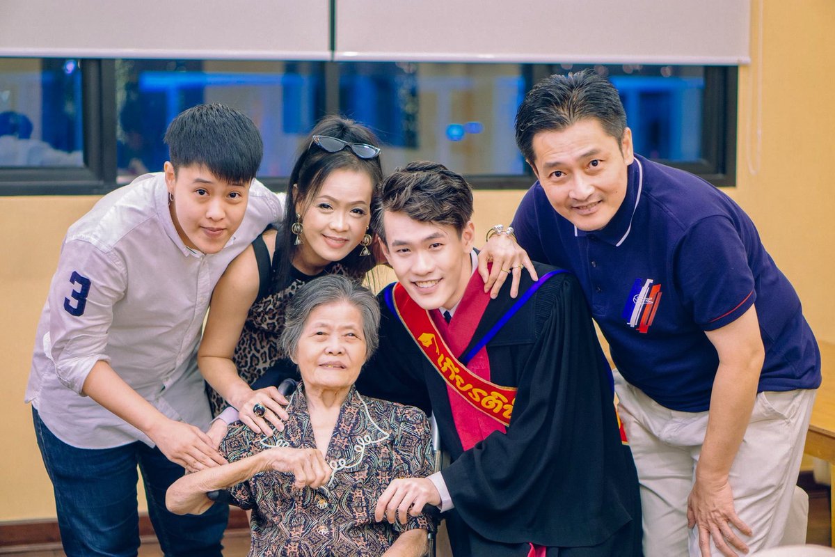 EARTHPANYA's tweet photo. ๑๗ มกราคม พุทธศักราช ๒๕๖๙ 
เวลา ๐๑.๒๐ นาฬิกา (อายุ ๙๔ ปี)
อาม่าได้พักผ่อนแล้วนะครับ
ป๊าโต แม่อ้อย เจ้แอน และเอิร์ธขอให้อาม่าไปสู่สุคติ หลับให้สบายนะครับอาม่า https://t.co/Ot5EZZmTeU