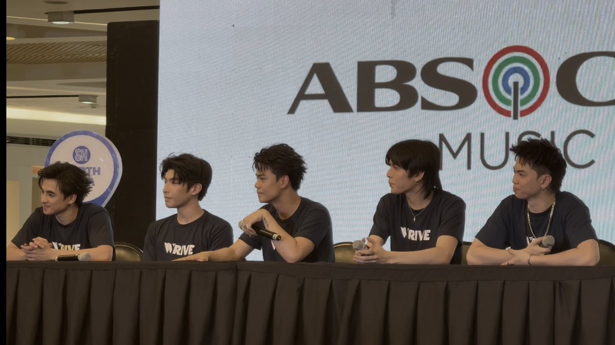 congrats, wrive! *hearts* 

#WRIVE #WRIVE_1stAlbum #WRIVE_1stAlbumShowcase