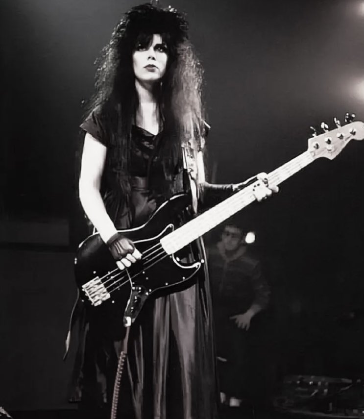 bab0oshk44's tweet photo. Patricia Morrison (1981) https://t.co/qRrKZLGHPJ