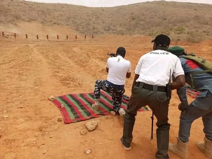 SANARWA!!!

Inshaa Allah a gobe Asabar 17 ga wata, jami'an yan sandan Jahar Jigawa za su yi atisaye na harbi a tsohon garin Birnin Kudu.

Muna fatan Jama'a za su kauracewa wajen, sannan kada su razana don sun ji karar harbe_harbe a lokacin.

PRD Dutse.