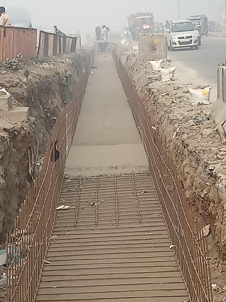 Hardeep32716954's tweet photo. @nitin_gadkari Sir Sat Sri akal ji, Sir Ludhiana Near Jalandhar Bypass Chownk National Haighway par Drain Banane ka Kaam Chal Raha hai, is Kaam me Contractor Boht Laparvahi Vart Raha hai, Picchle 2 month Se Yeh Drain Khod ke Saria Daal ke Aise hi Chhodi hui hai https://t.co/EV96NwyT6u