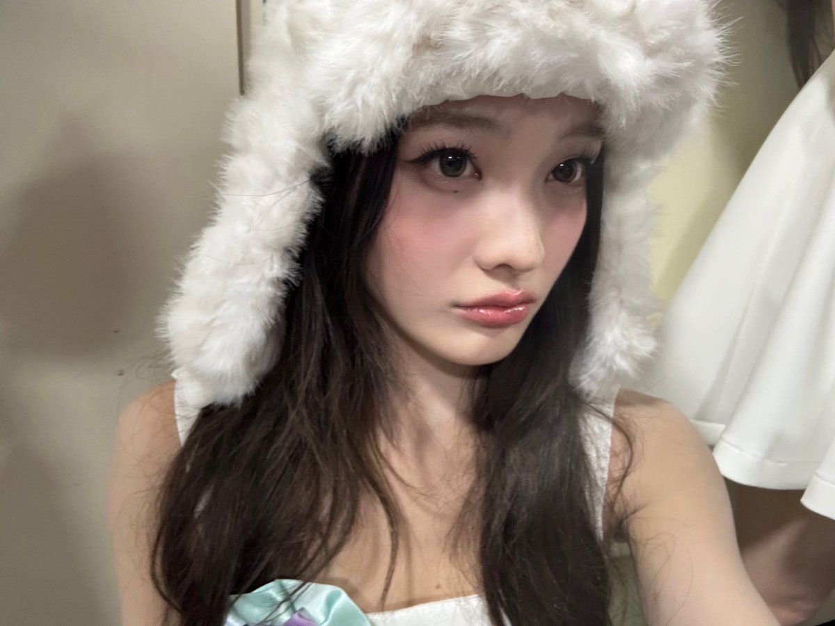 ijroha's tweet photo. If you look closely, you’ll see my wishes fluttering like snowflakes around my smile https://t.co/TLeCxUFYT0
