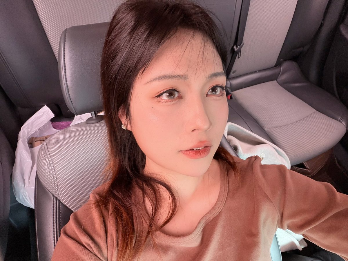 太久没化妆居然忘了眼角的高光🥲
#男娘