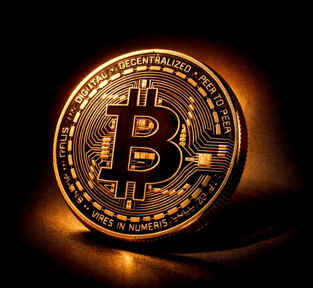 💥 BREAKING 🇺🇸 Bitcoin-friendly Kevin Warsh emerges as the leading  candidate for Fed Chair. Warsh says Bitcoin can act as a sustainable store  of value — like gold. If confirmed: • Pro-Bitcoin