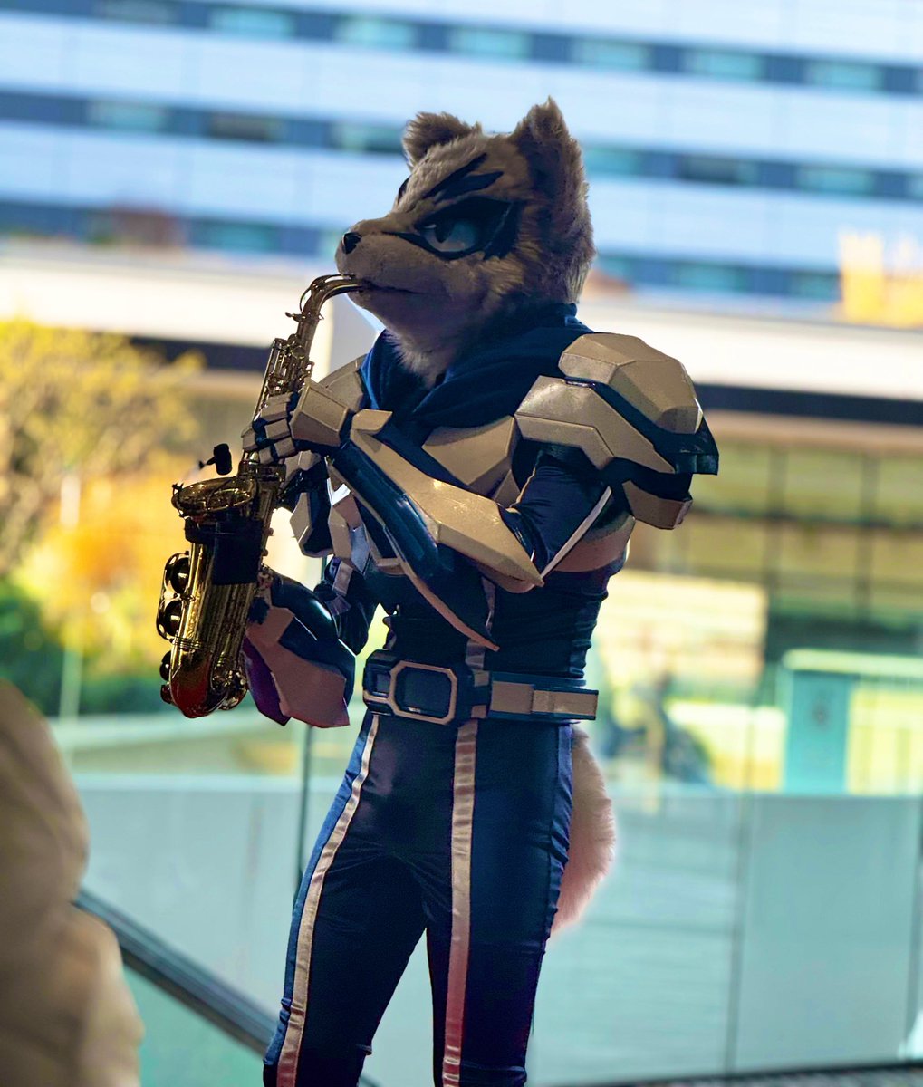 DieselSaurus's tweet image. I got to meet @SOLT_WOLF !! ❤️🎷