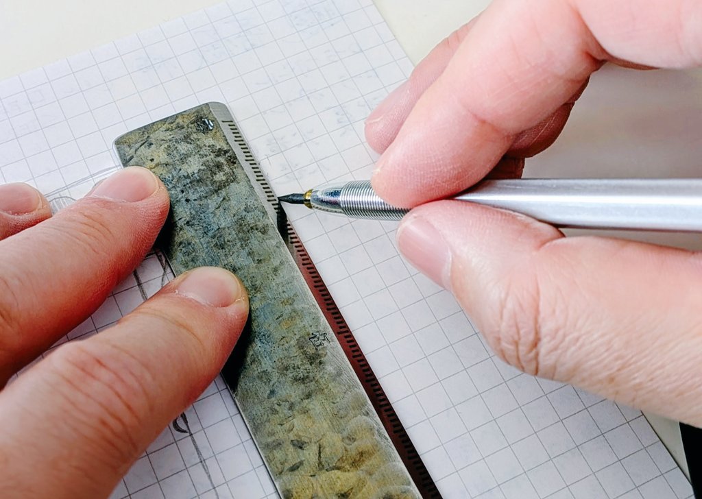 槌目繋がりで鐵葛の火造り直尺。