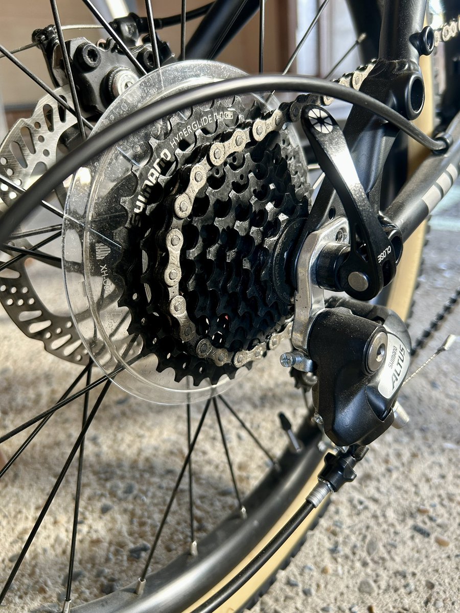 最近、HORIZEのディレイラーが不調だったので、YouTubeやらネットで調べたら、ワイヤーの初期伸びではないかと仮定。
ネットで書かれていた通りに調整したら、無事正常に戻った！
よかったよかった😮‍💨