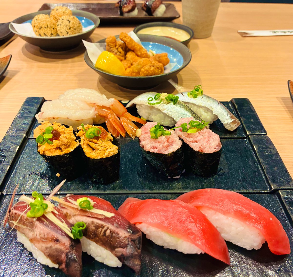 nakarindeath's tweet photo. もとさんとおすしランチ🍣🩵 https://t.co/rkUg4aCmNz