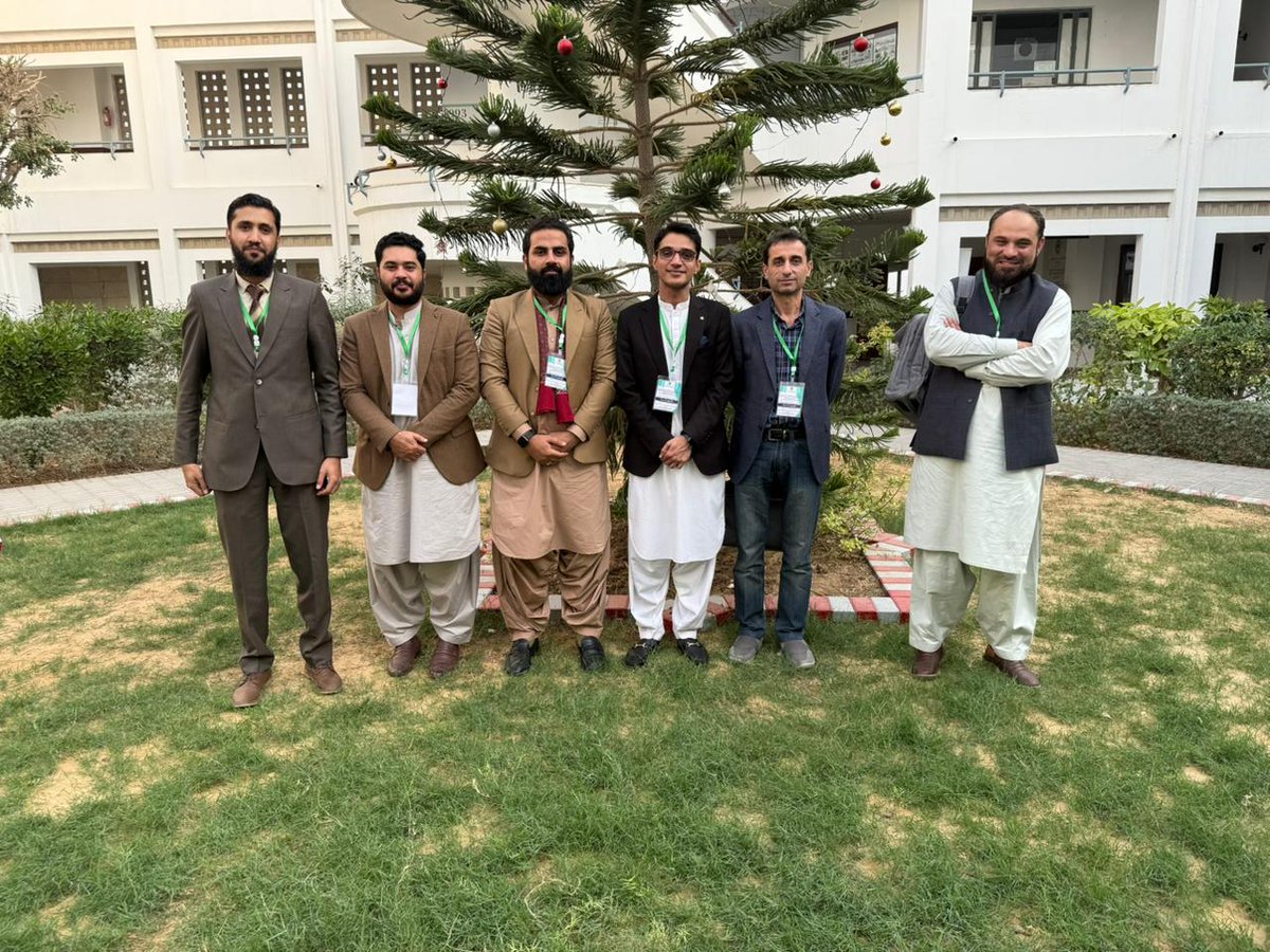 BeyondTheScalpl's tweet photo. 4 days workshop on Data Management and Analytics (1st Training) at @AKUGlobal Institute of Education Development #Karachi. https://t.co/pmFezzJFBZ