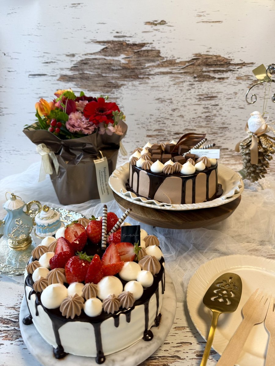 ampiiA55's tweet photo. 息子バースデー🎂
ペアデコで、中はチョコケーキは刻みチョコ、ショートはいちご🍓
チョコ過ぎてカロリー爆弾だけどご希望なので☺️
人間ドック終わったし今日は食べる🍖
#バレンタインの小さな贈り物
#cottaプレゼントキャンペーン
#手作りお菓子
#手作りケーキ
#手作りスイーツ
#homemadesweets https://t.co/5BqNXS4QXa