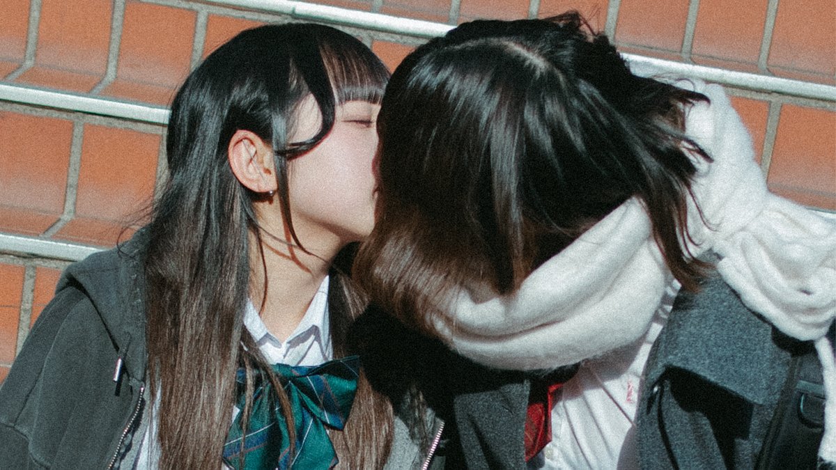 hakanai_story's tweet photo. タップすると百合になる女の子